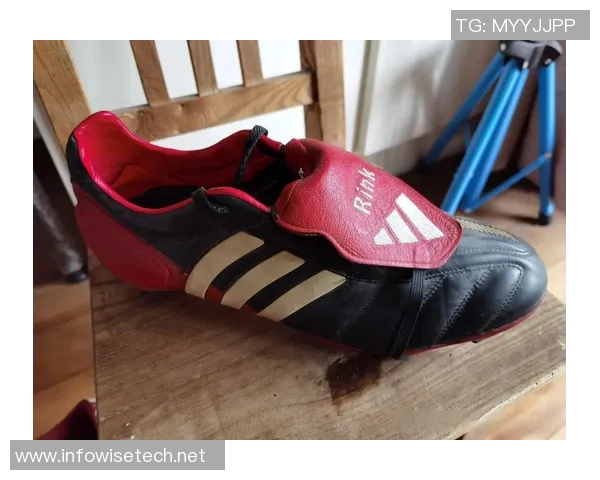 足球明星们的老鞋情结揭秘他们为何钟情经典款式