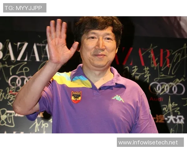 十二位足球明星联手谱写激情乐章展现绿茵场上的荣耀与梦想