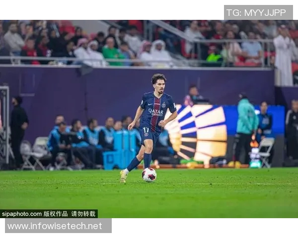 足球明星捂脸庆祝视频引发热议背后的情感与故事解析